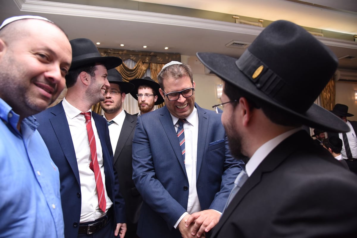 כל המי ומי הצטופפו בשמחת בר המצווה לנכד ח"כ גפני • צפו