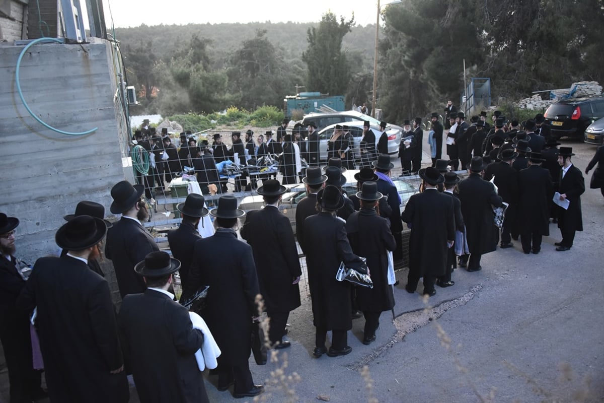 תיעוד ענק: הרבי מסאטמר בציון הרשב"י