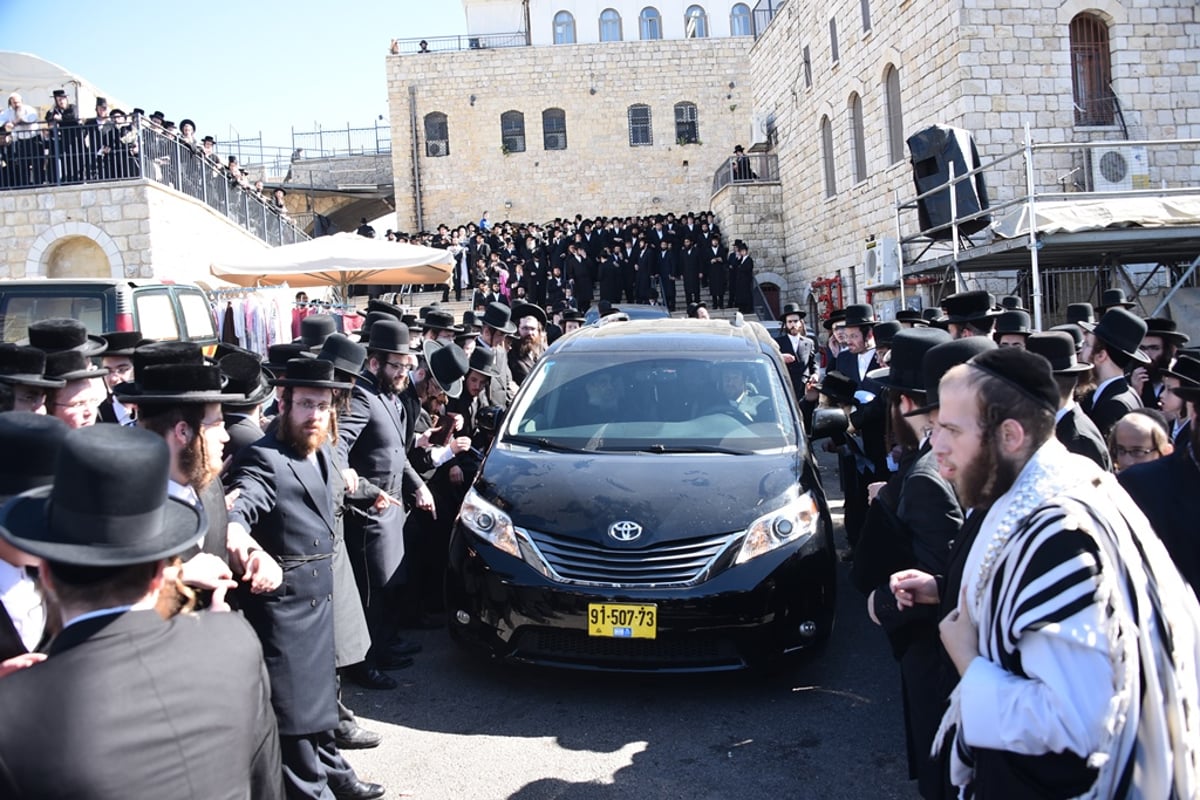 תיעוד ענק: הרבי מסאטמר בציון הרשב"י