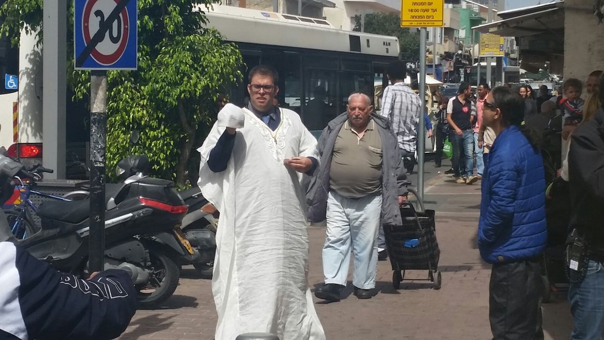 ממגבעת לג'לביה: אורן חזן ב'תחפושת' חדשה