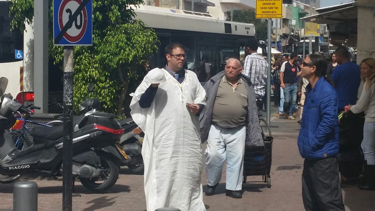 ממגבעת לג'לביה: אורן חזן ב'תחפושת' חדשה