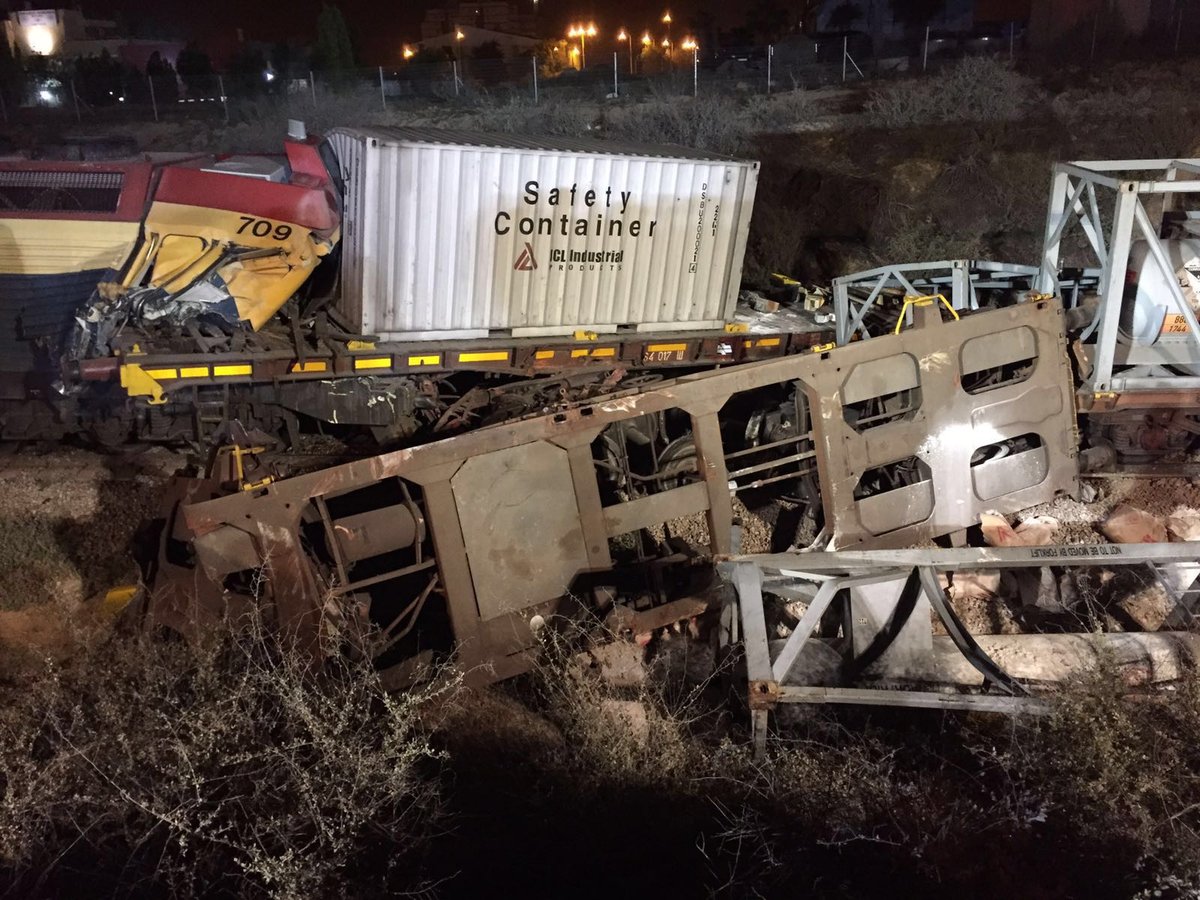 רכבת התנגשה בקרונות, ברום דלף ותושבי דימונה היו בהסגר