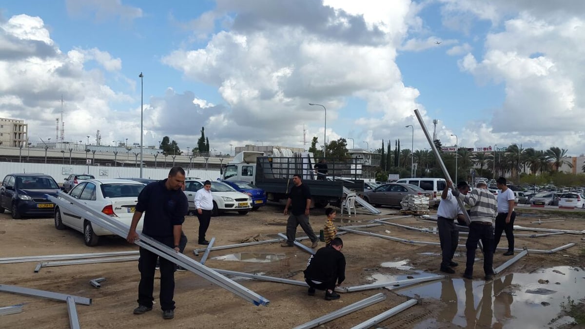 חסידי הרב פינטו הקימו מאהל מול שערי הכלא