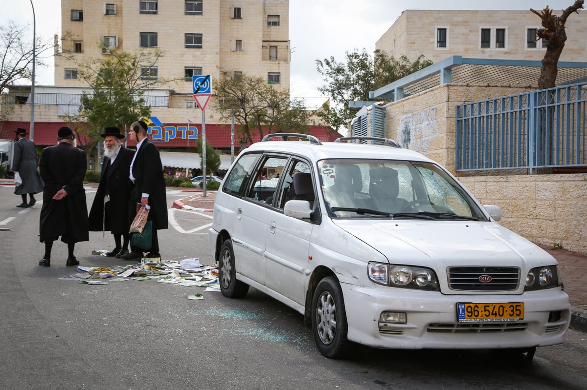 בגלל דגל ישראל: ספרי טלפונים נגנבו והושחתו, 3 נעצרו