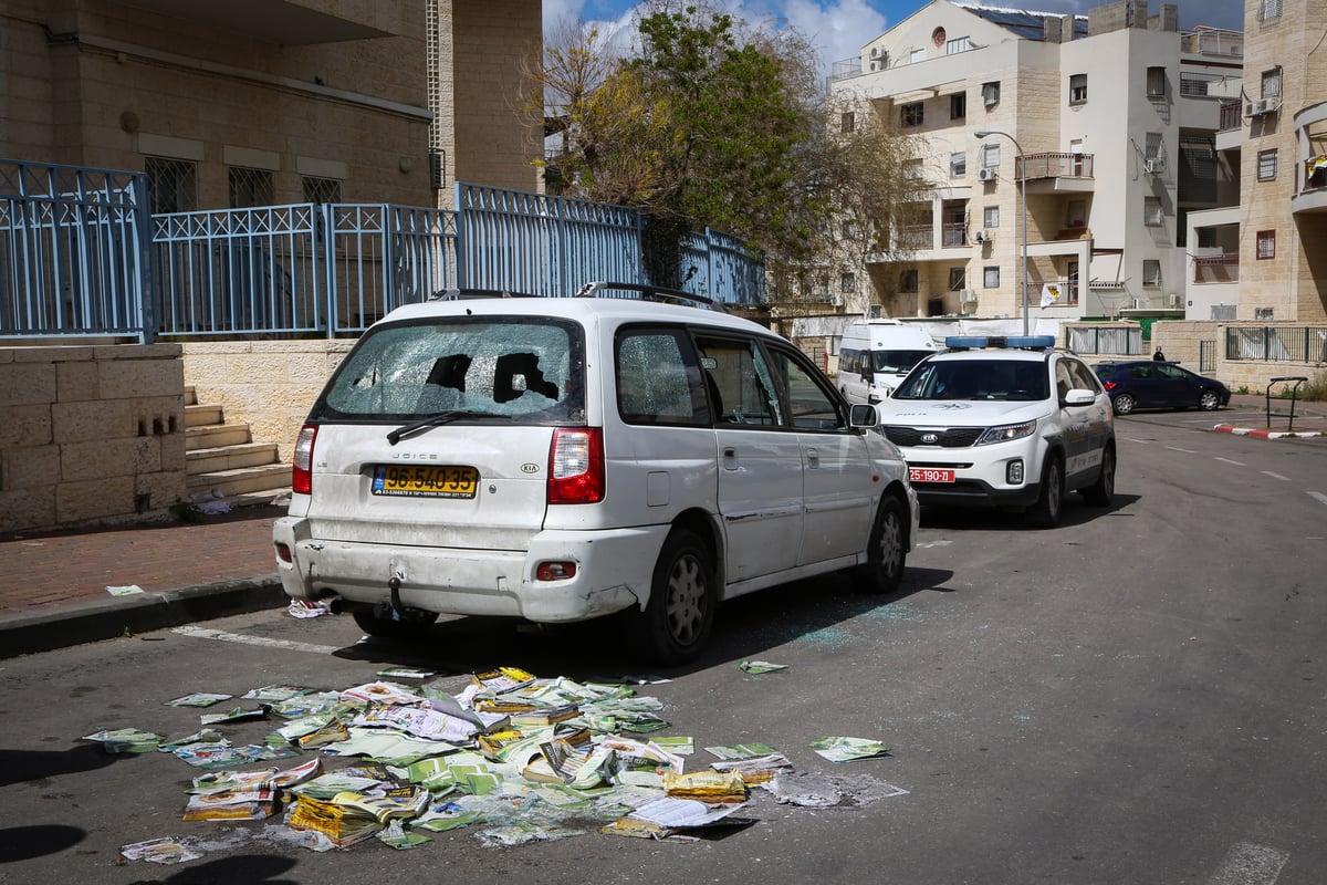 בגלל דגל ישראל: ספרי טלפונים נגנבו והושחתו, 3 נעצרו