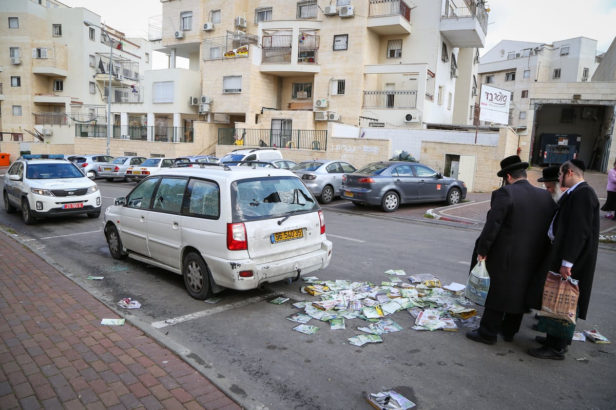 בגלל דגל ישראל: ספרי טלפונים נגנבו והושחתו, 3 נעצרו