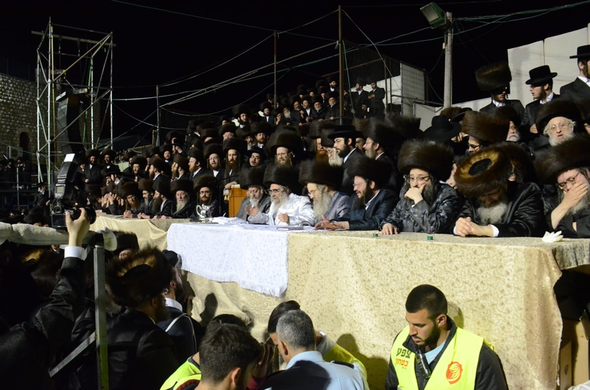 תיעוד ענק: ההדלקה של הרבי מסאטמר במירון