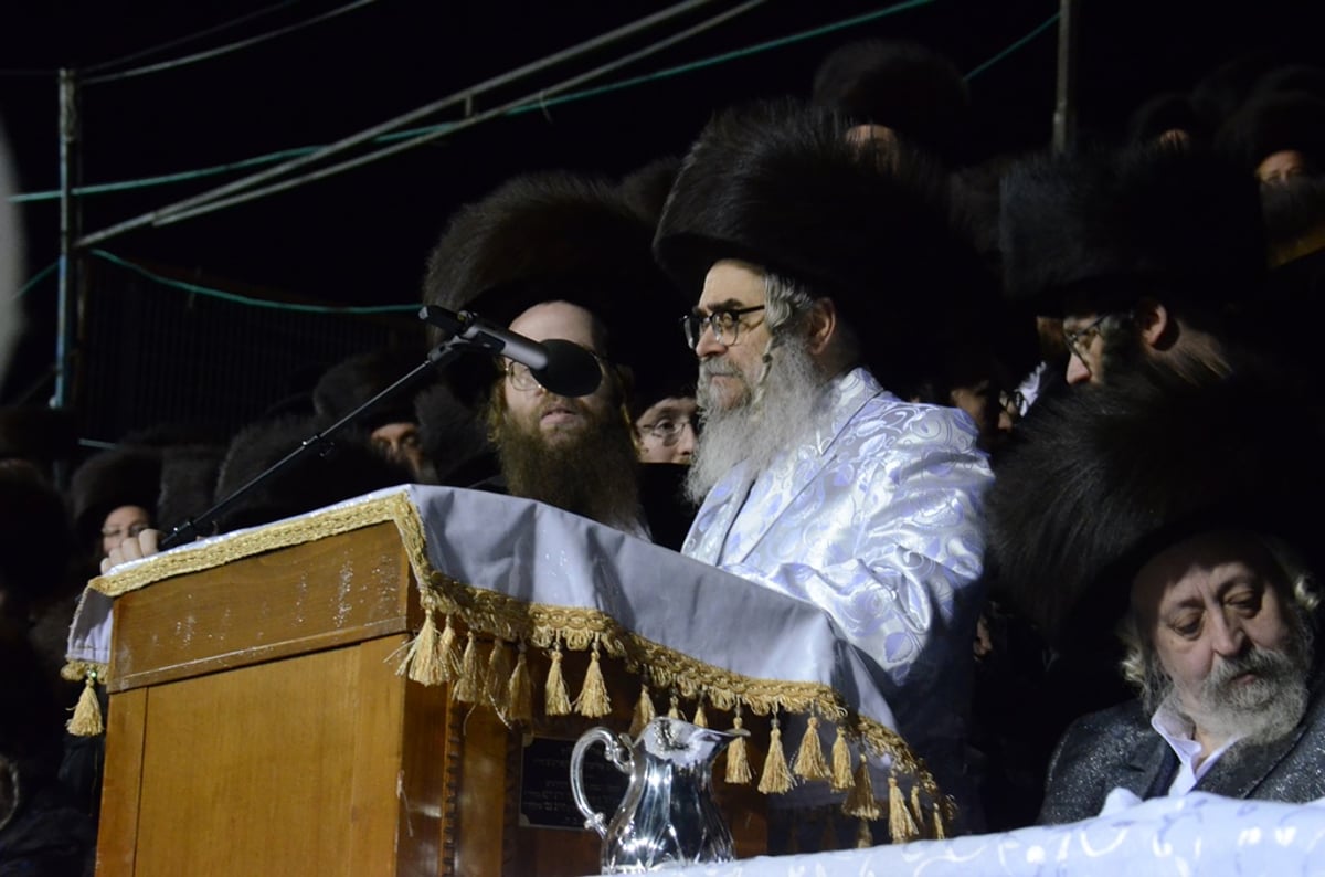 תיעוד ענק: ההדלקה של הרבי מסאטמר במירון