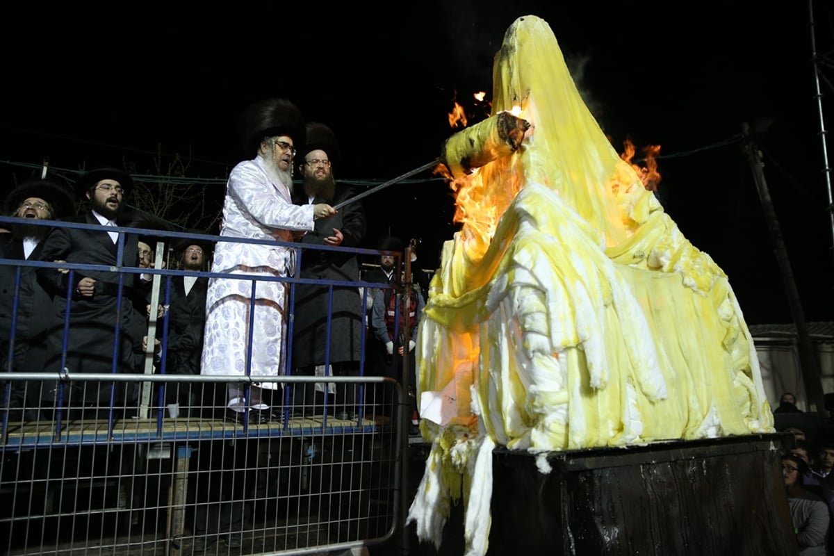 תיעוד ענק: ההדלקה של הרבי מסאטמר במירון