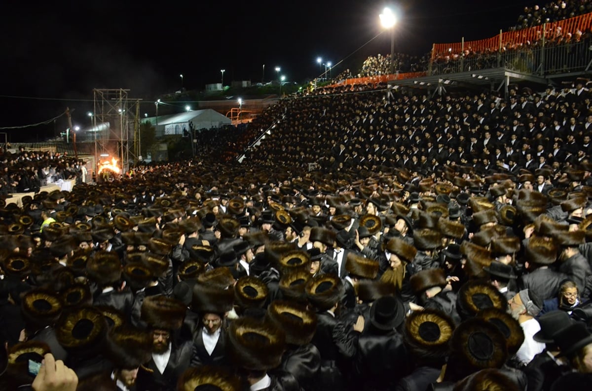 תיעוד ענק: ההדלקה של הרבי מסאטמר במירון