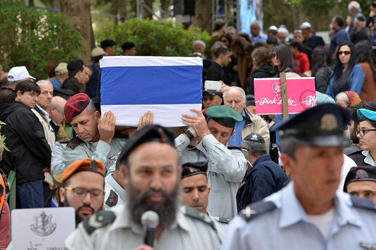 לאחר טקס חשאי: ראש המוסד לשעבר נקבר