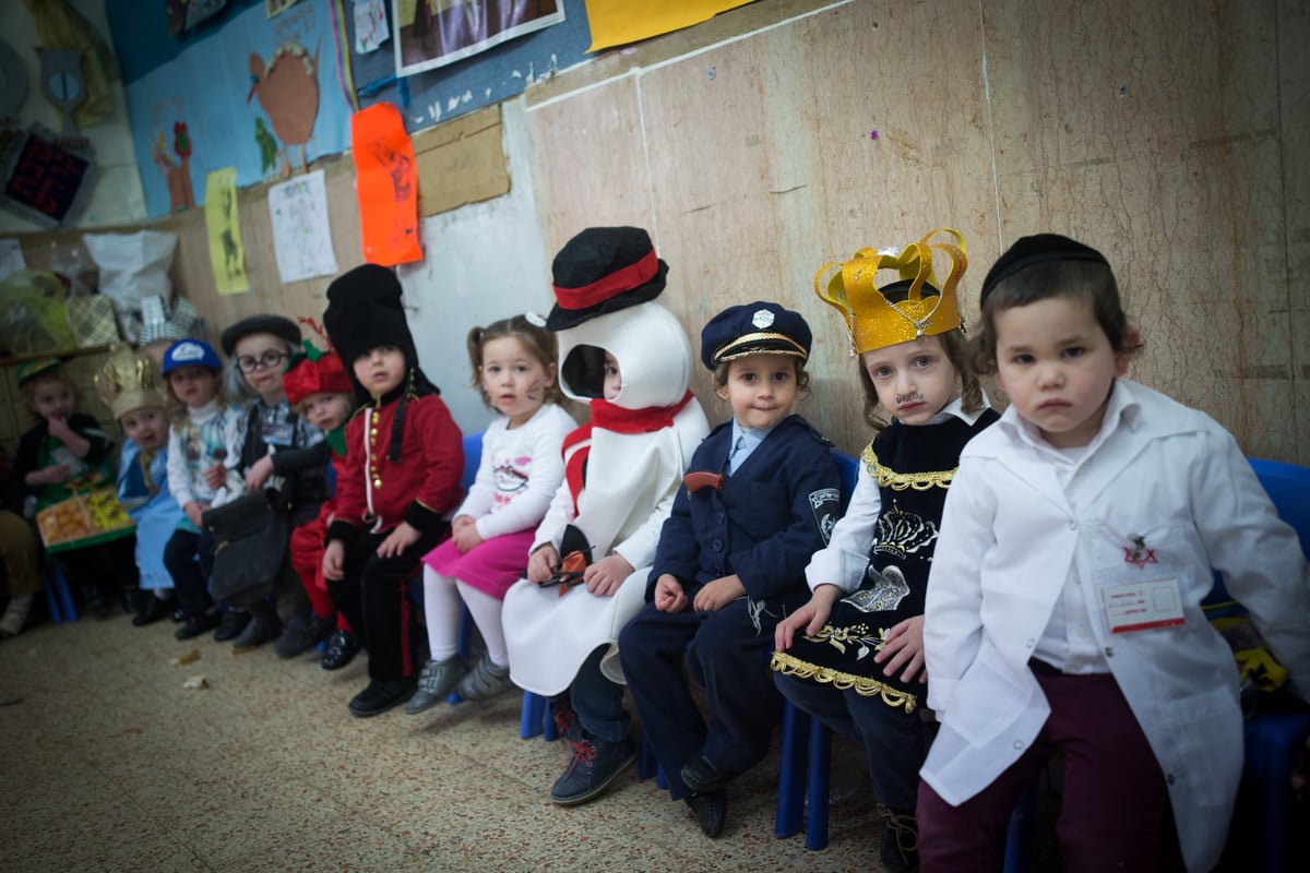 צפו: ילדי תולדות אהרן ופינסק קרלין מחופשים