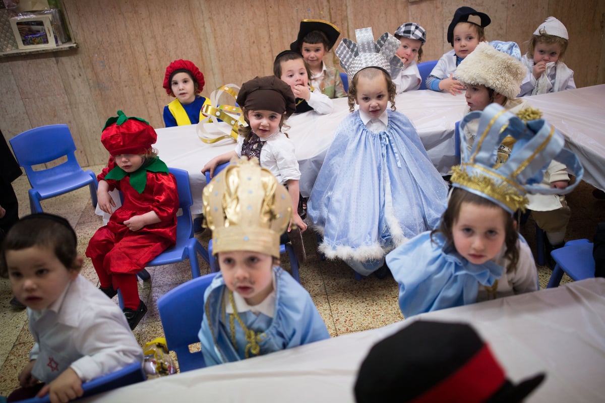 צפו: ילדי תולדות אהרן ופינסק קרלין מחופשים