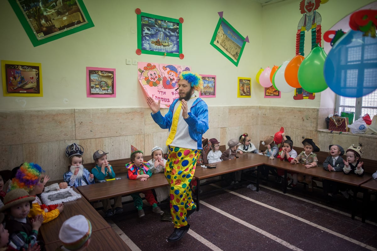 צפו: ילדי תולדות אהרן ופינסק קרלין מחופשים