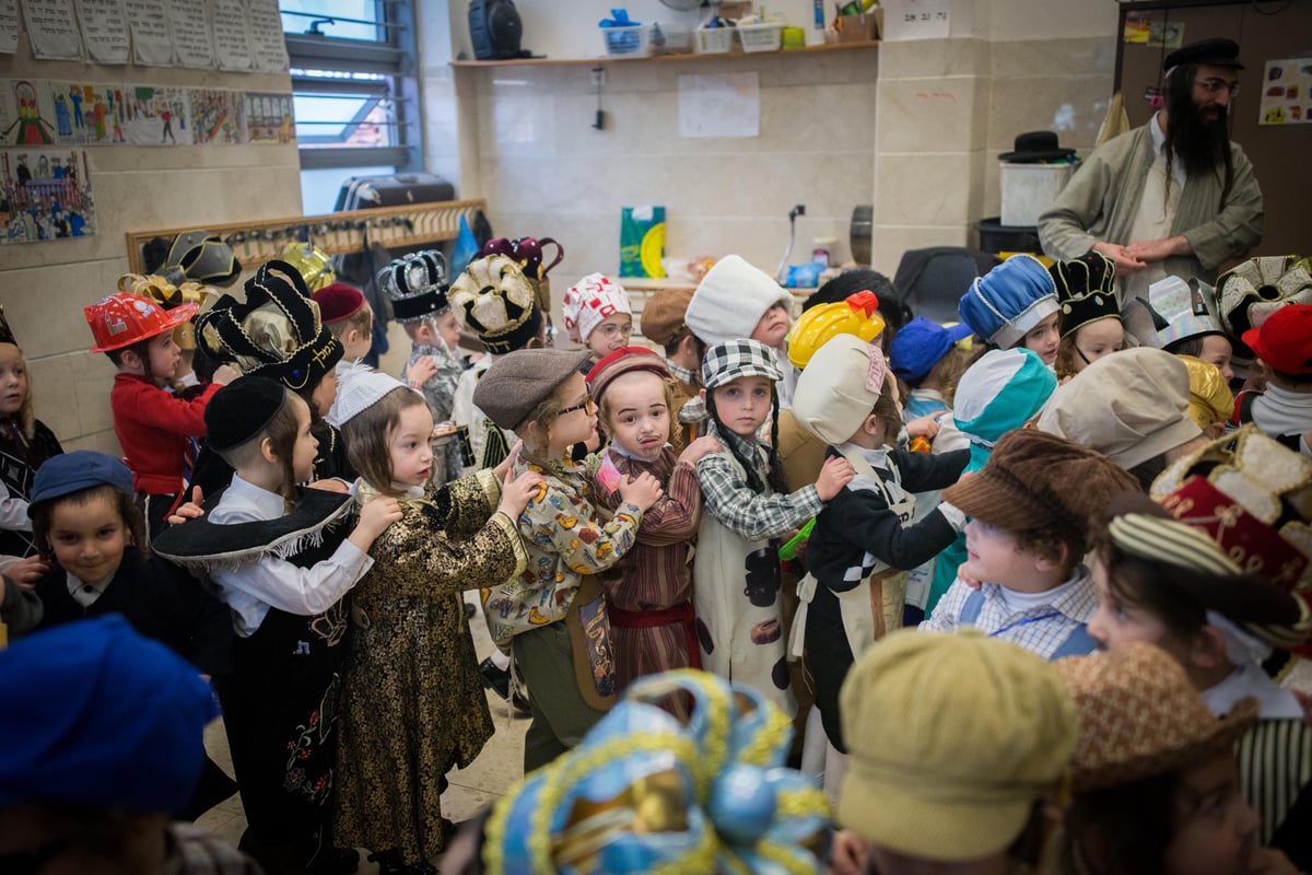 צפו: ילדי תולדות אהרן ופינסק קרלין מחופשים