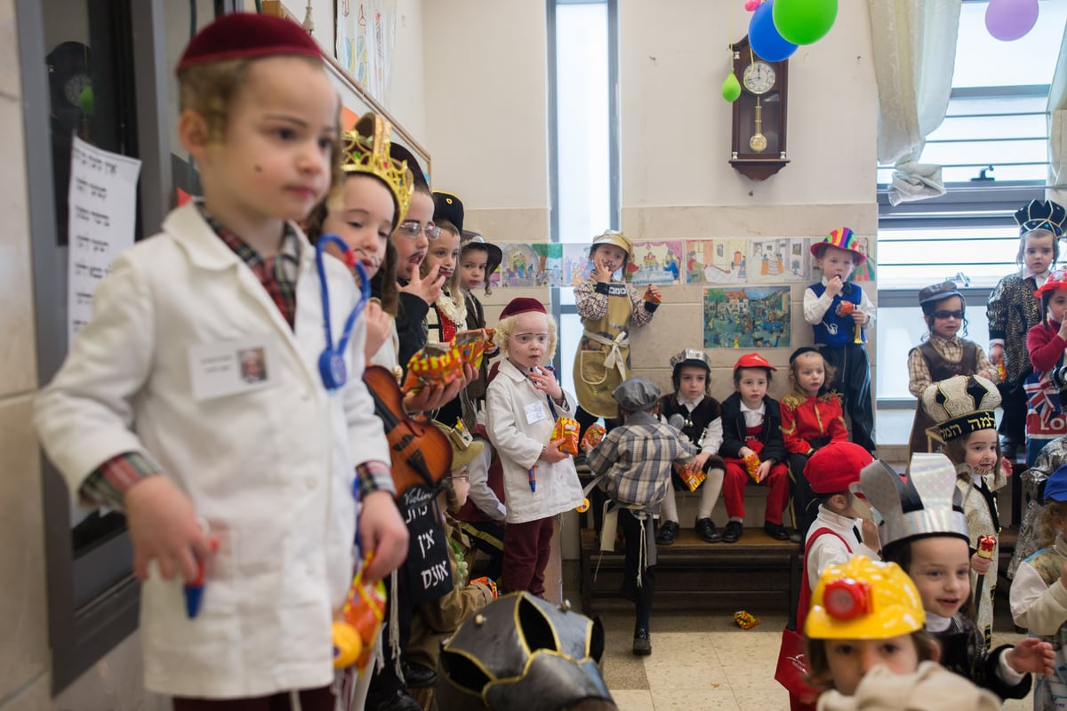 צפו: ילדי תולדות אהרן ופינסק קרלין מחופשים