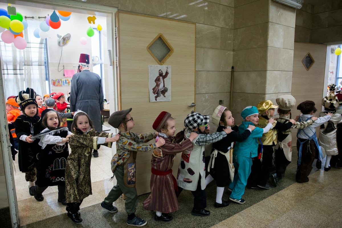 צפו: ילדי תולדות אהרן ופינסק קרלין מחופשים