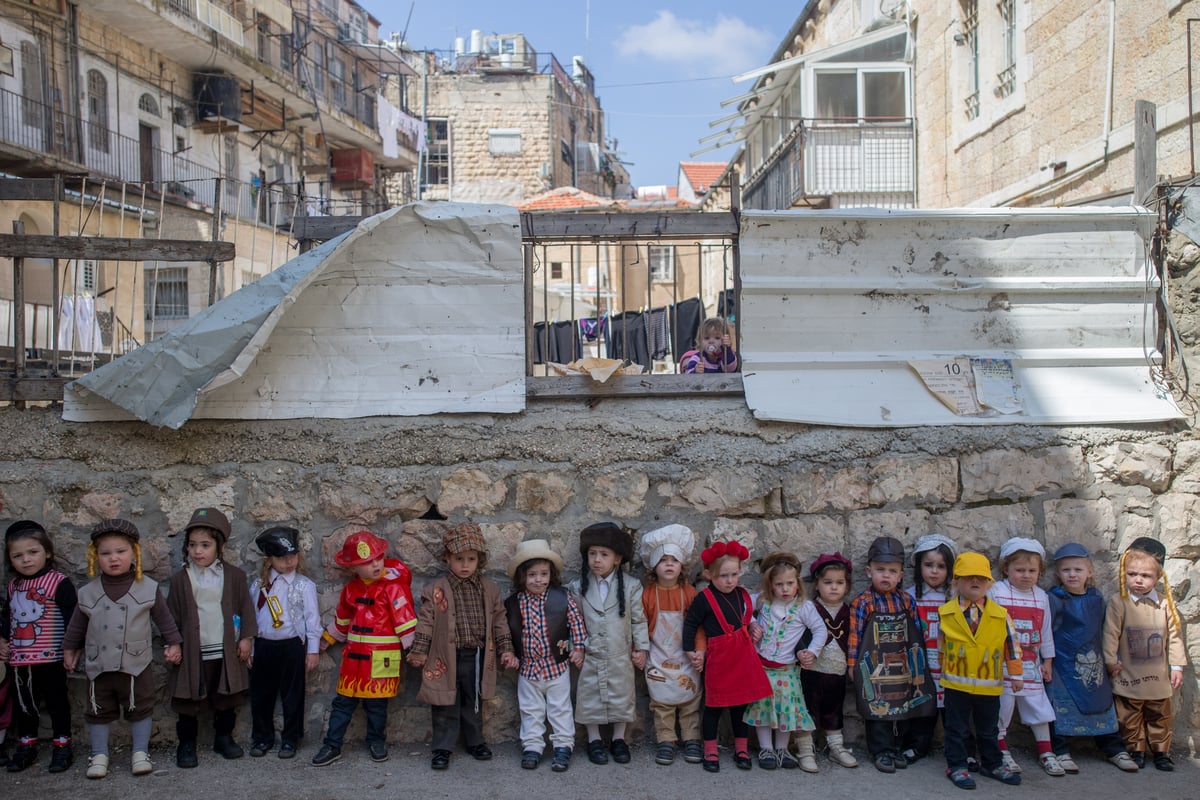 צפו: ילדי תולדות אהרן ופינסק קרלין מחופשים