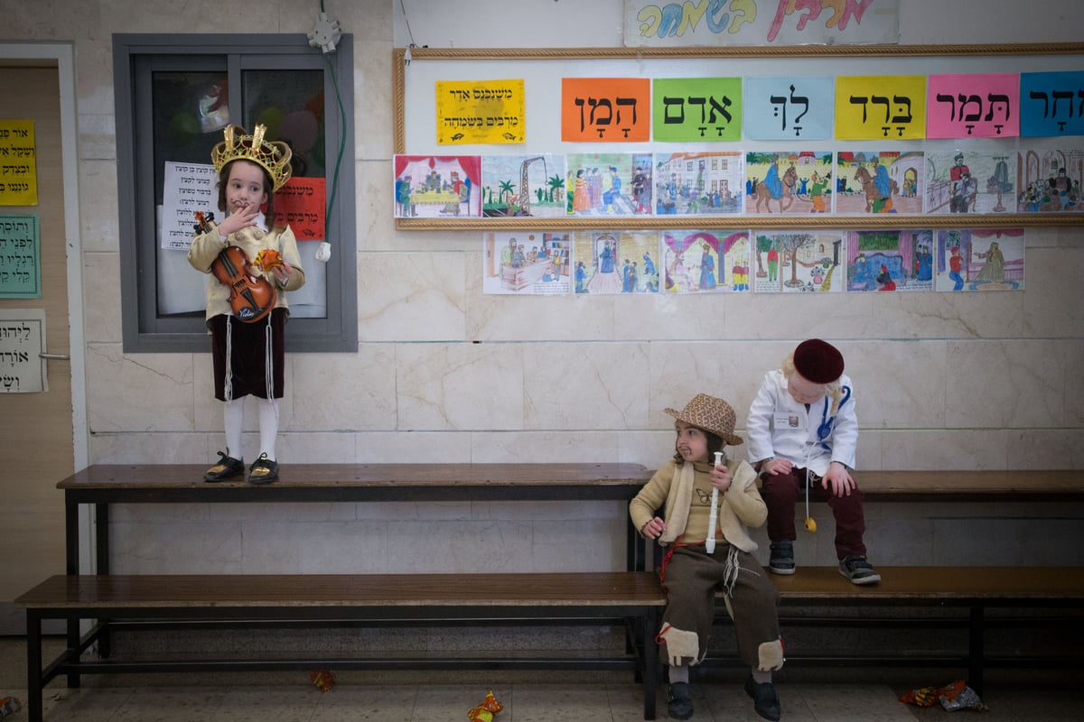 צפו: ילדי תולדות אהרן ופינסק קרלין מחופשים