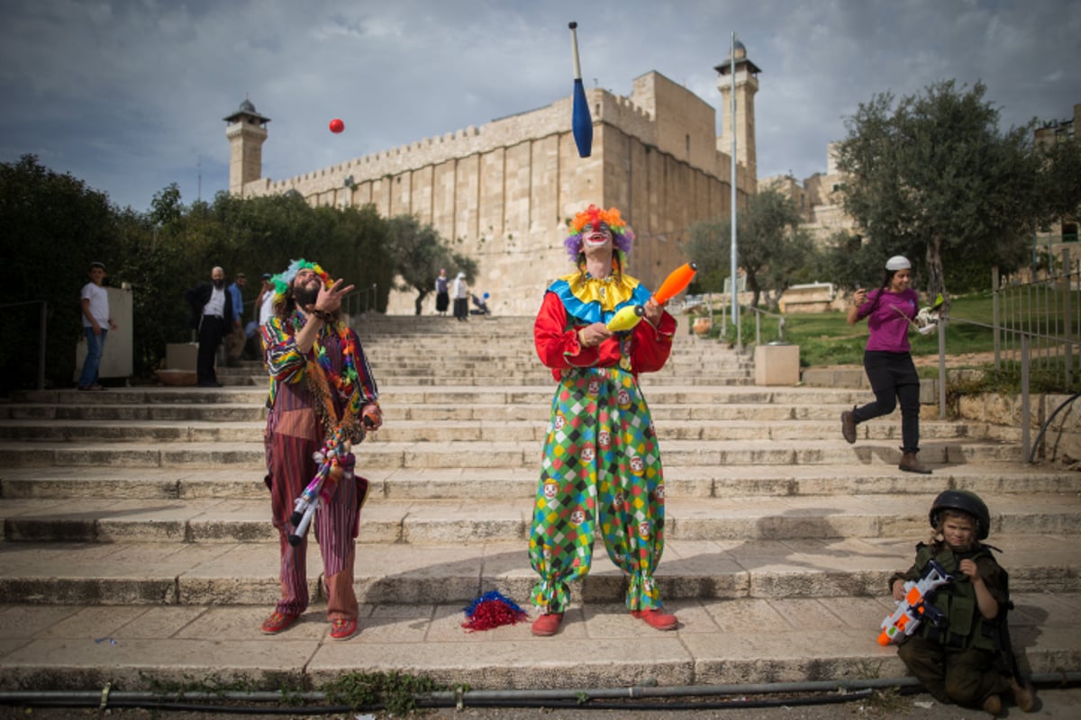 גלריה צבעונית: חגיגות פורים בחברון