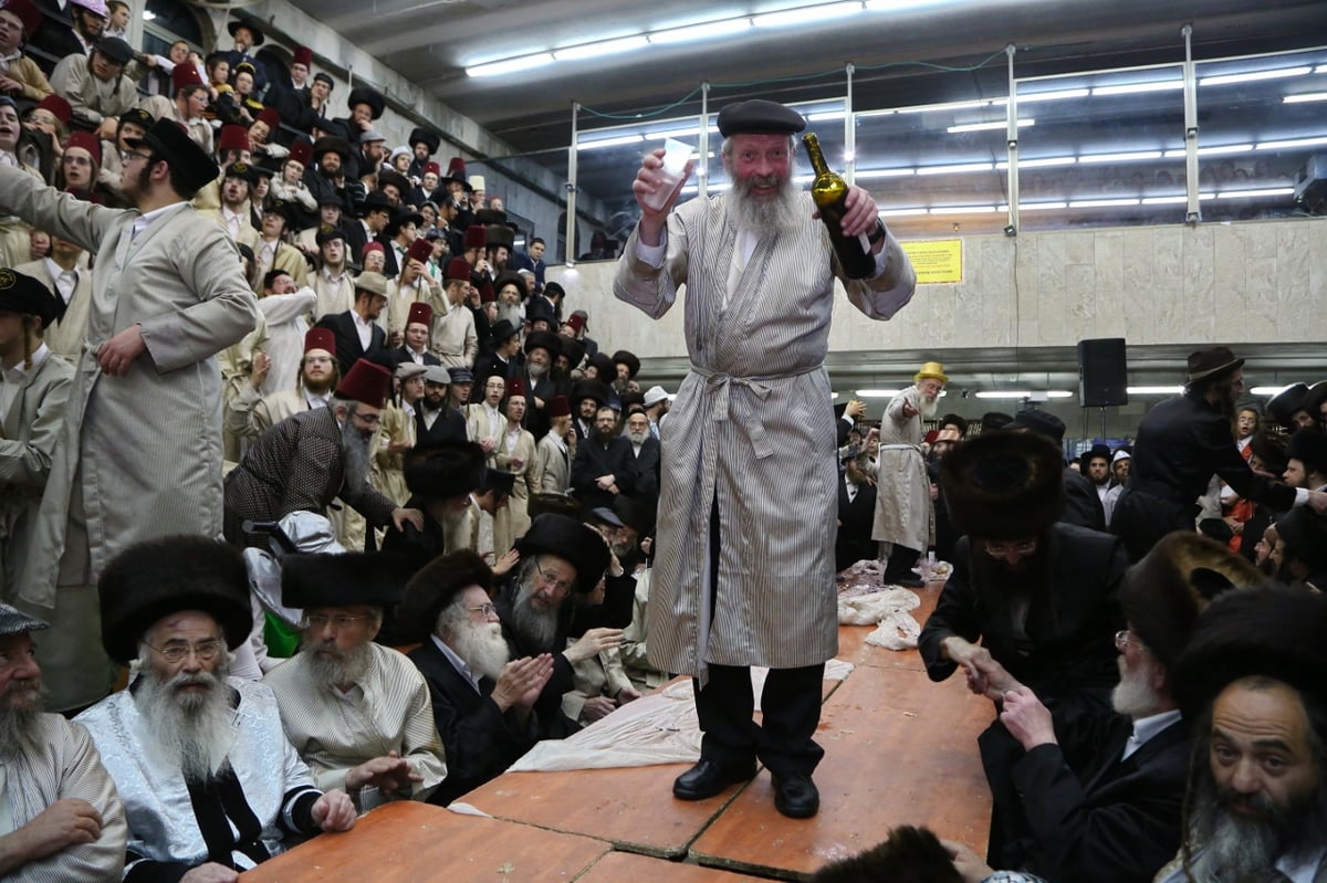 תיעוד מיוחד: הרבי מלעלוב בטיש פורים