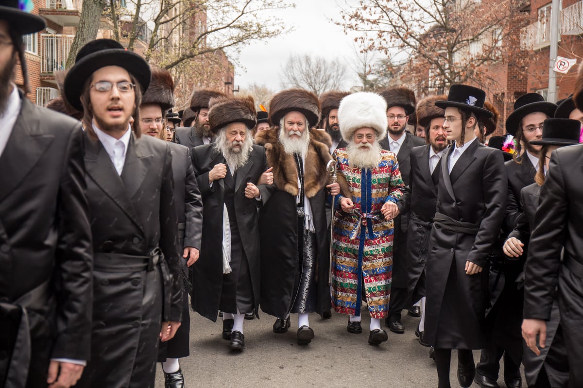 תיעוד: האדמו"ר מבאבוב רקד עם אח של מרטין שלאף