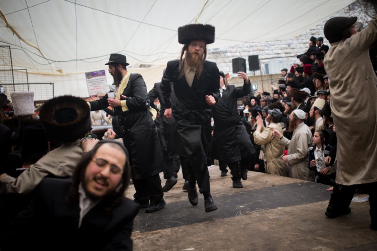 גלריה ירושלמית: פורים במאה שערים וסימטאותיה