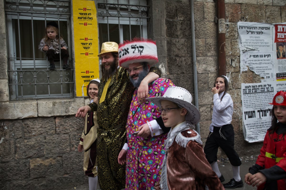 גלריה ירושלמית: פורים במאה שערים וסימטאותיה