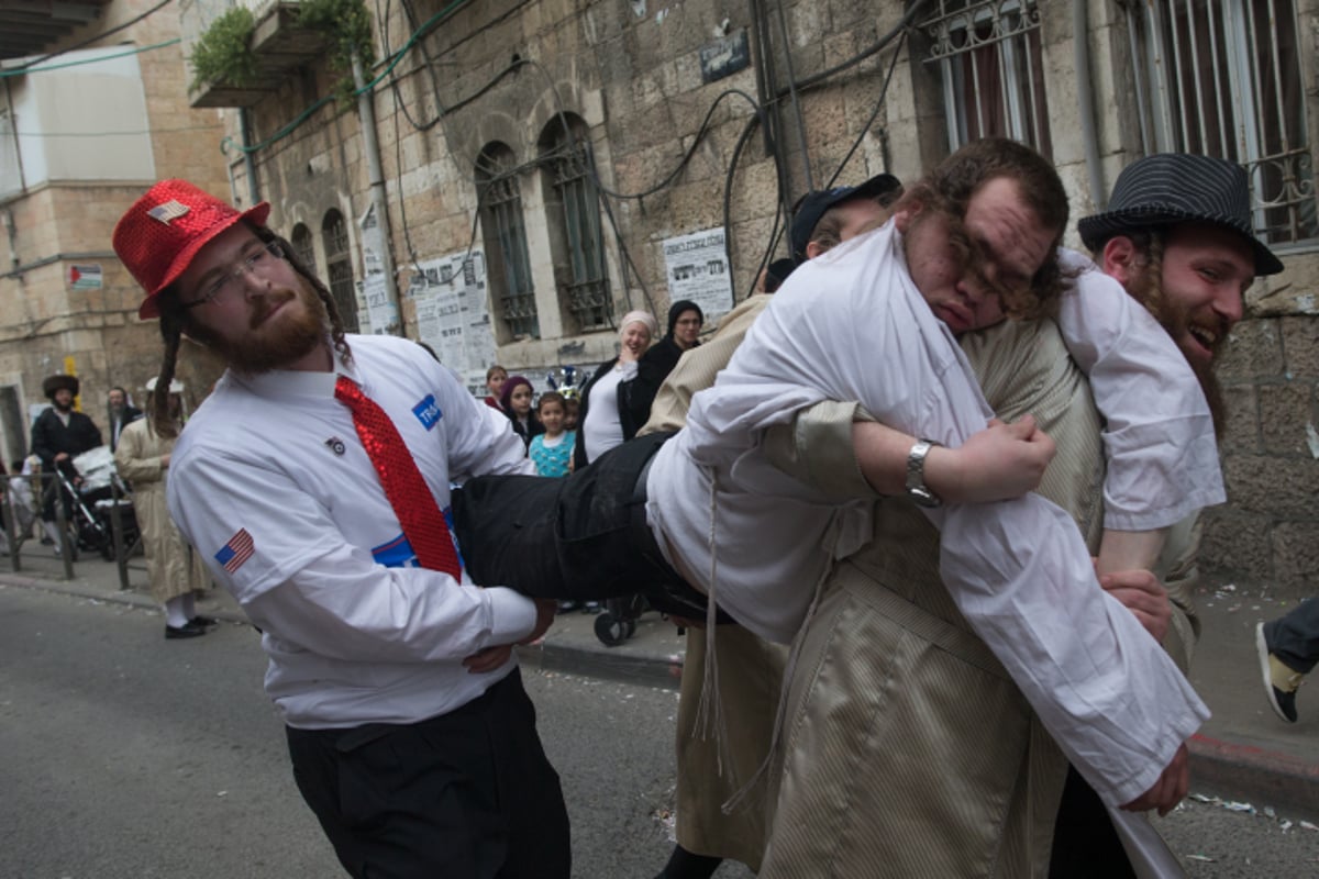 גלריה ירושלמית: פורים במאה שערים וסימטאותיה