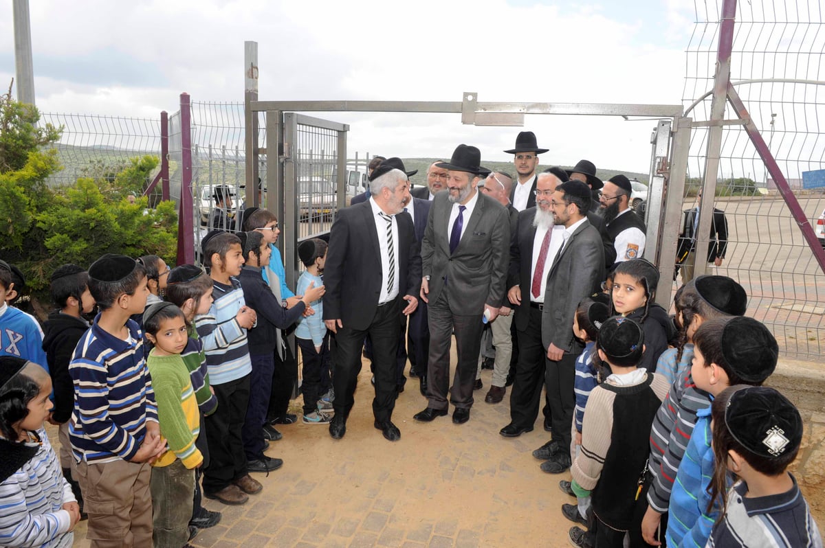 אריה דרעי בעמנואל: "הטיפול בנוער נושר צריך להתחיל כבר מהגיל הרך"