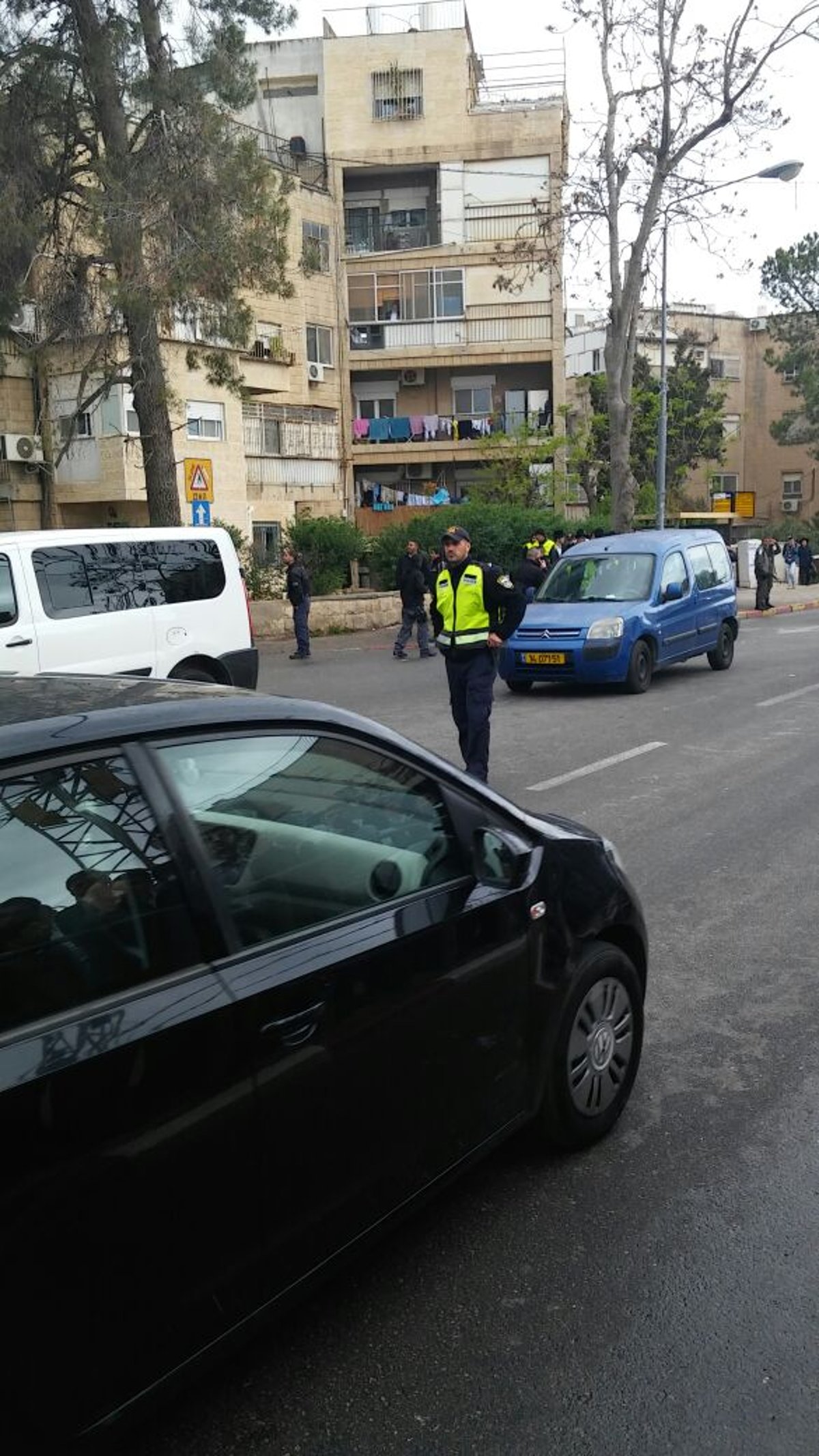 לקראת הריסה: מאות שוטרים ופקחים מפנים את הישיבה  • תיעוד