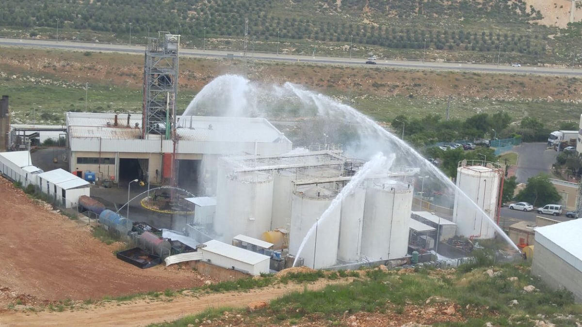 צפו: נפילת טילים על רכבים ומפעלים עם חומ"ס