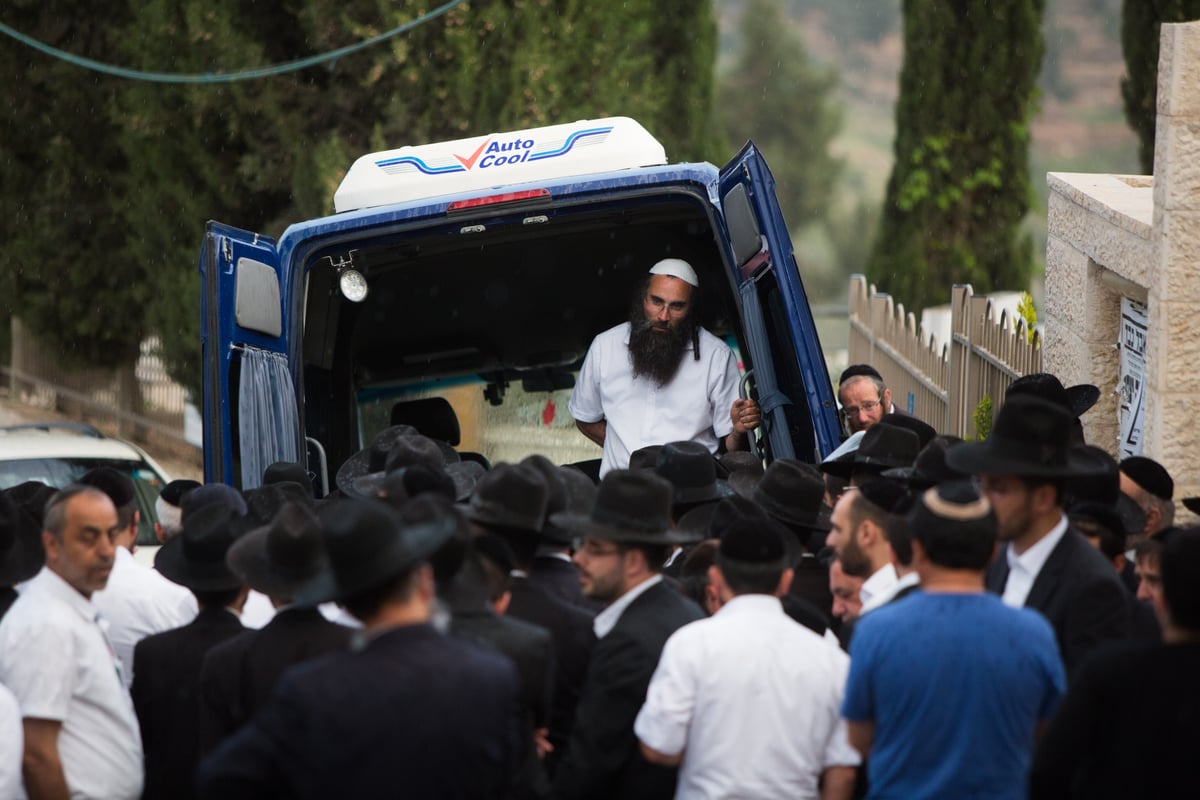 תיעוד עצוב: הילד שנדרס בי-ם הובא למנוחות