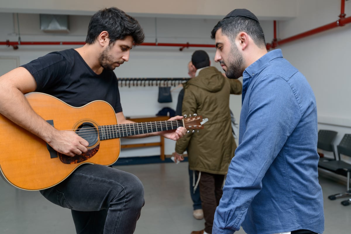 ישי ריבו חגג את השקת "פחד גבהים" • צפו בדואט עם דודו טסה