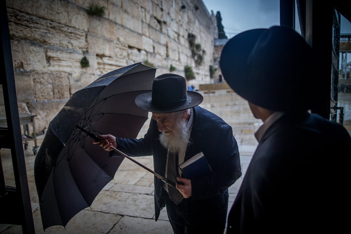 כשר לפסח: כך ניקו את אבני הכותל המערבי