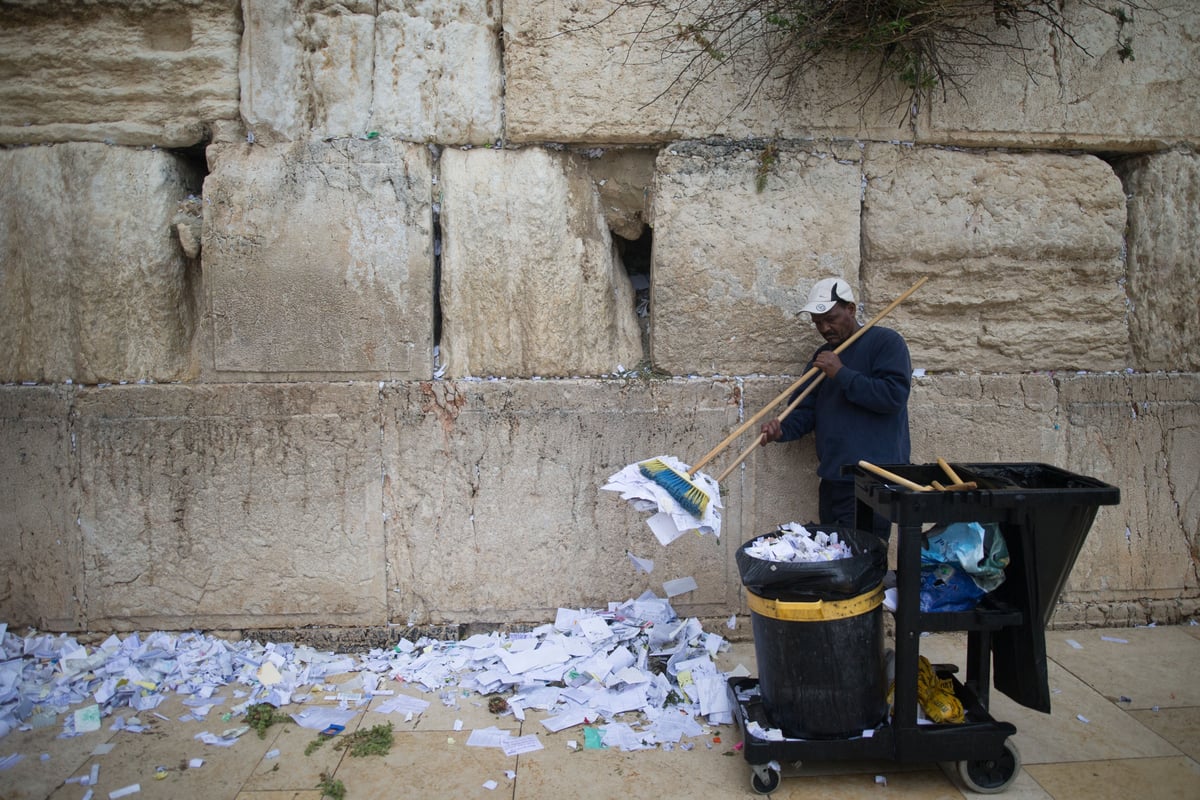 כשר לפסח: כך ניקו את אבני הכותל המערבי