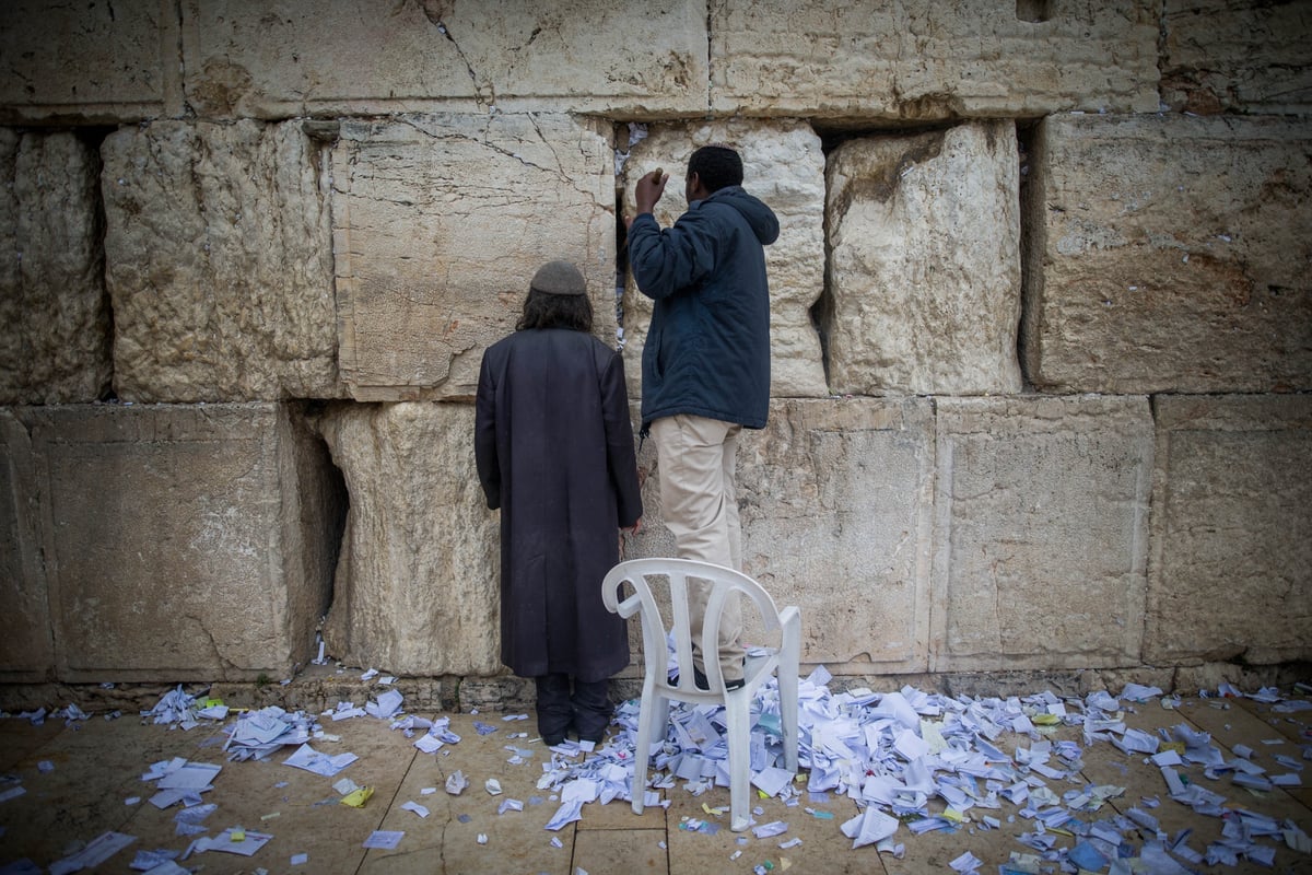 כשר לפסח: כך ניקו את אבני הכותל המערבי