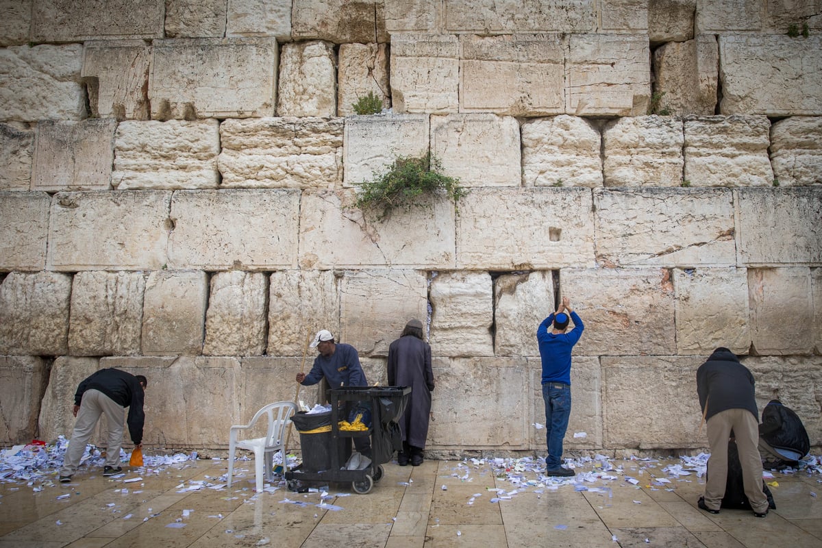 כשר לפסח: כך ניקו את אבני הכותל המערבי