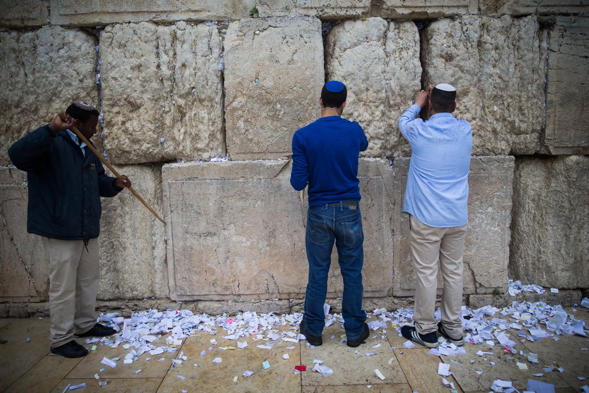 כשר לפסח: כך ניקו את אבני הכותל המערבי