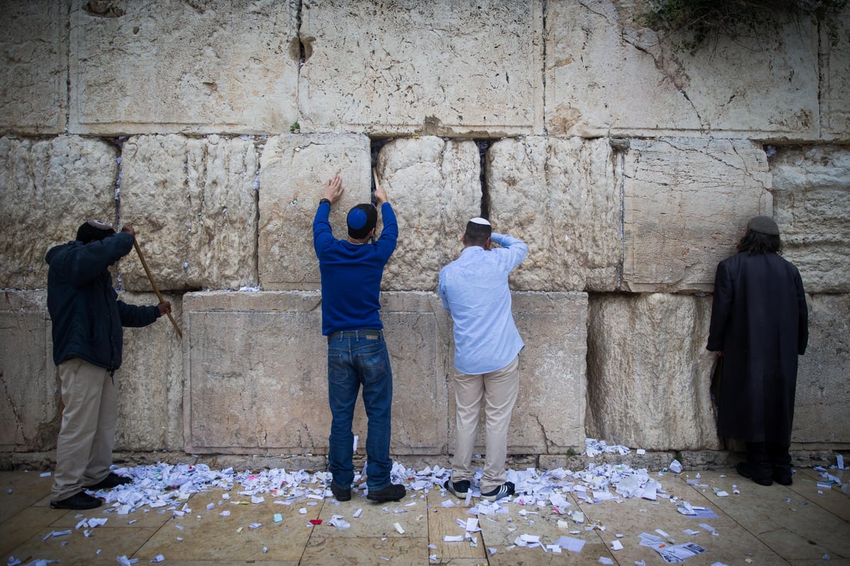 כשר לפסח: כך ניקו את אבני הכותל המערבי