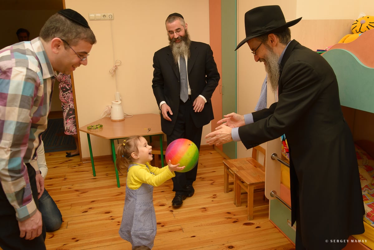 כשהילד היתום מחה דמעה מעיני אברהם פריד