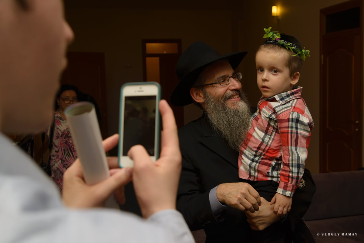 כשהילד היתום מחה דמעה מעיני אברהם פריד