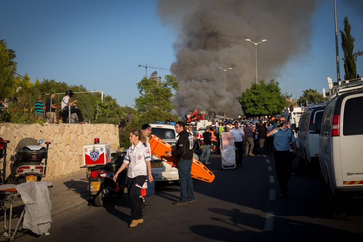 דם, אש ועשן: תיעוד מזירת הפיגוע בירושלים