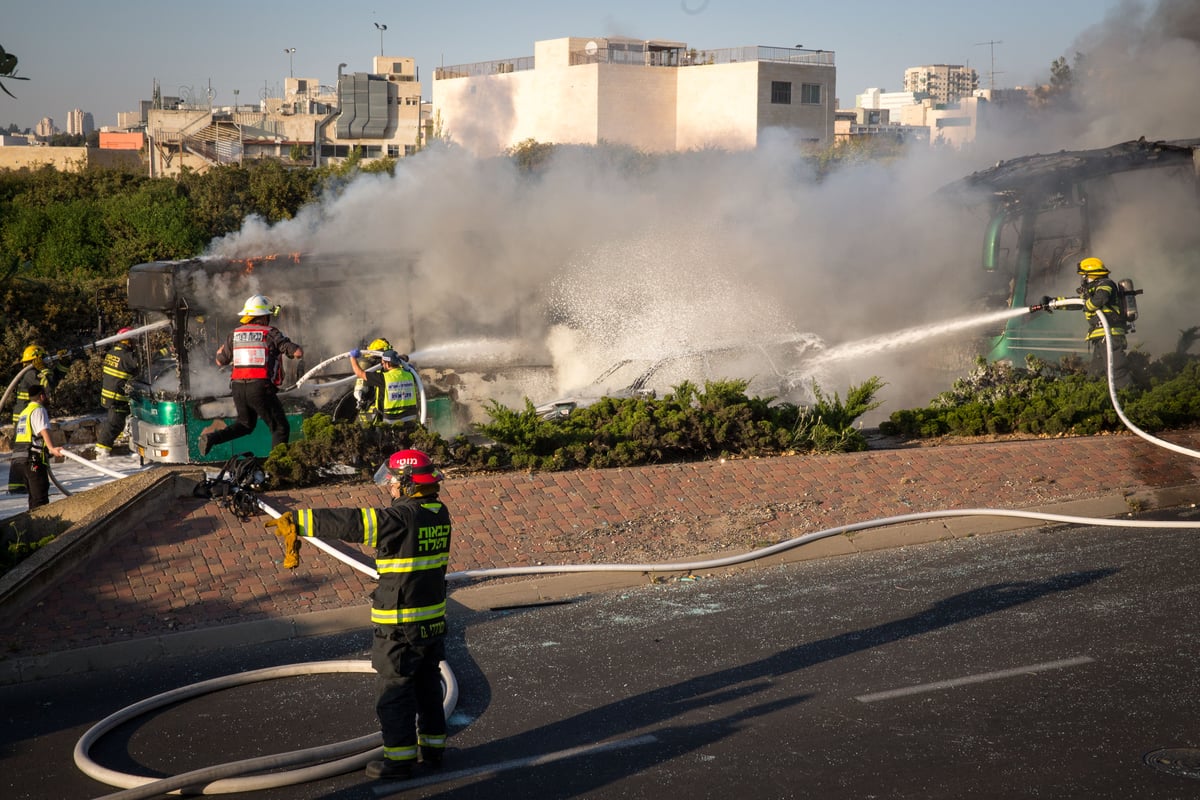 דם, אש ועשן: תיעוד מזירת הפיגוע בירושלים