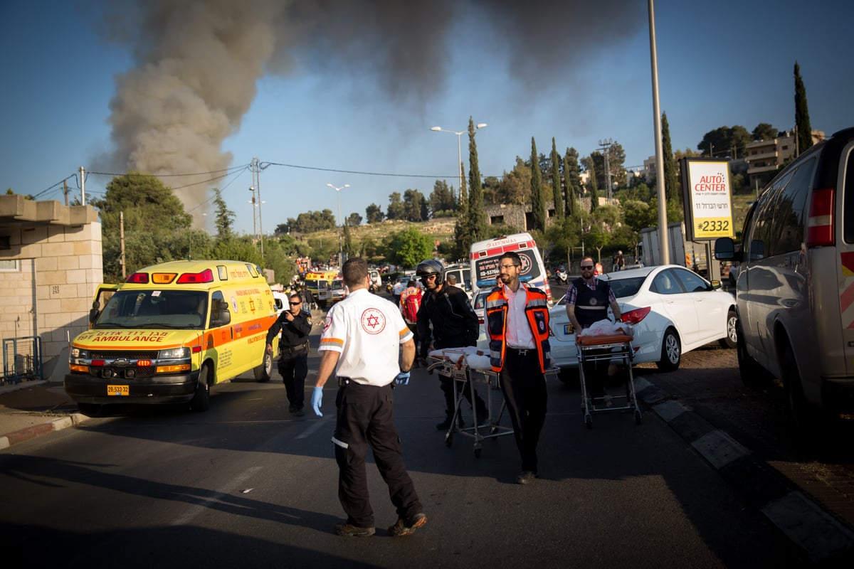 דם, אש ועשן: תיעוד מזירת הפיגוע בירושלים