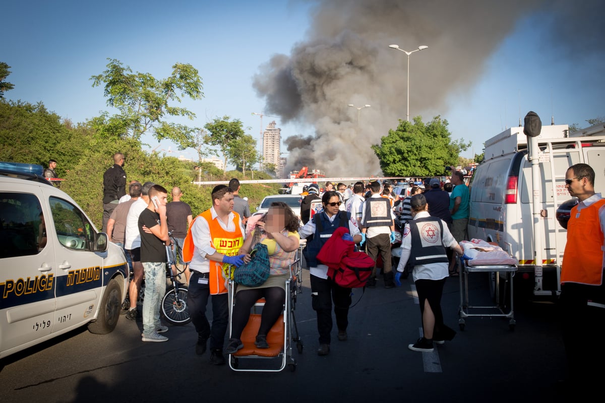 דם, אש ועשן: תיעוד מזירת הפיגוע בירושלים