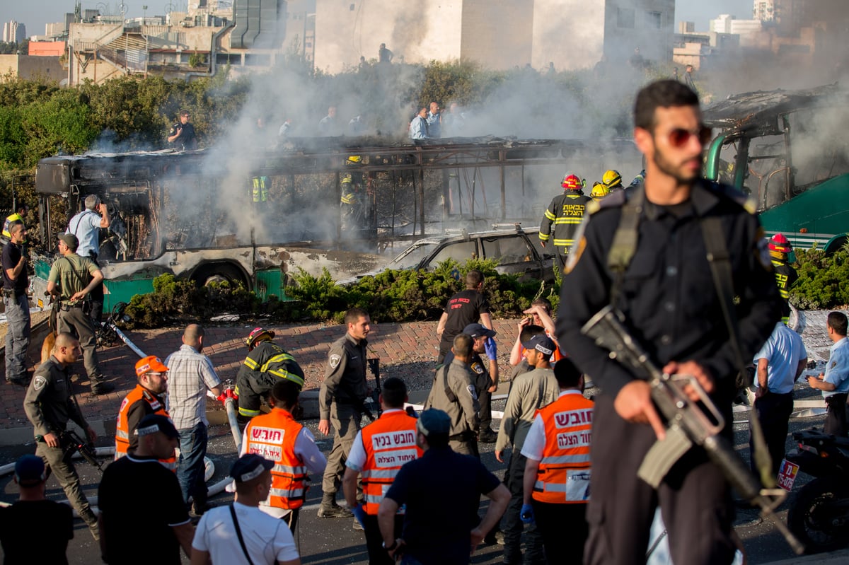 דם, אש ועשן: תיעוד מזירת הפיגוע בירושלים