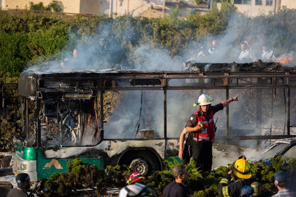 דם, אש ועשן: תיעוד מזירת הפיגוע בירושלים