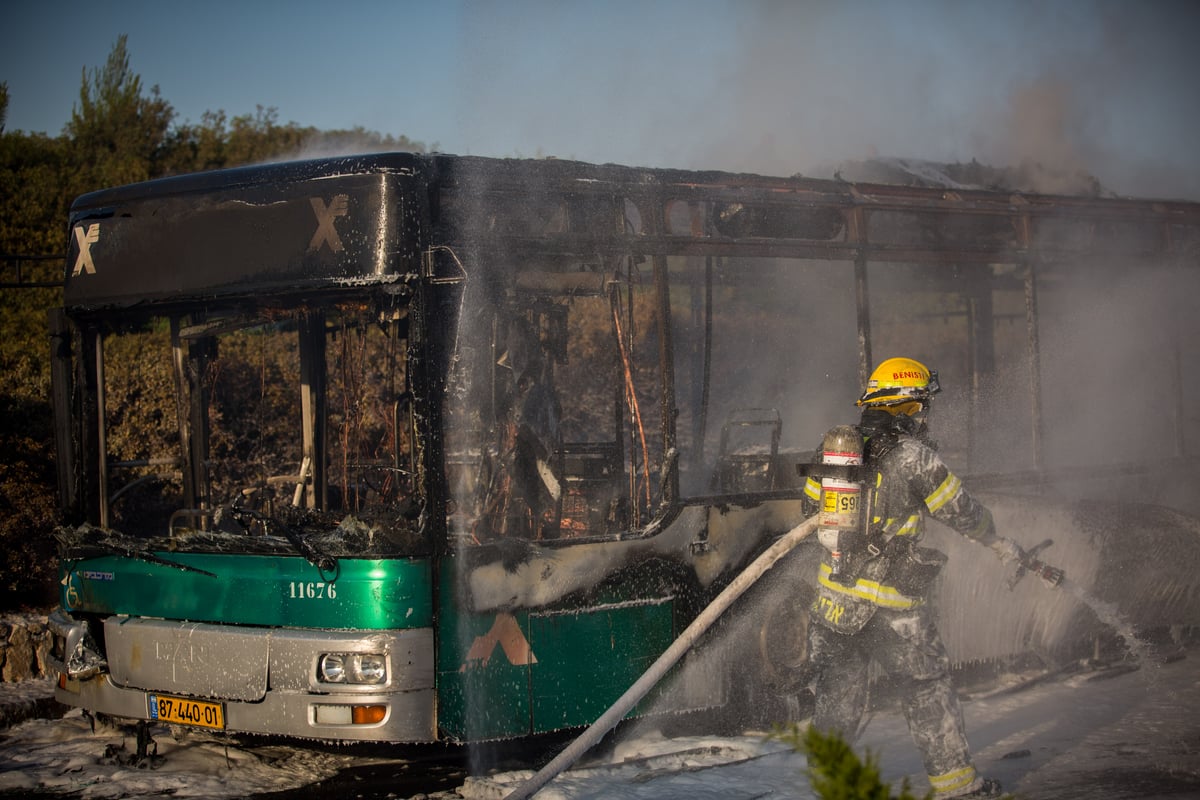 דם, אש ועשן: תיעוד מזירת הפיגוע בירושלים