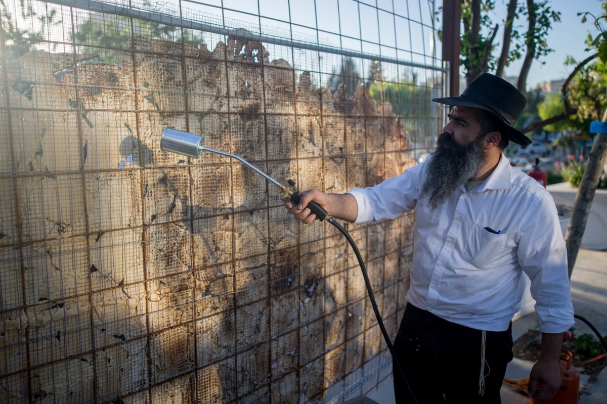 צפו בתיעוד: האם זו המצה הגדולה בעולם?